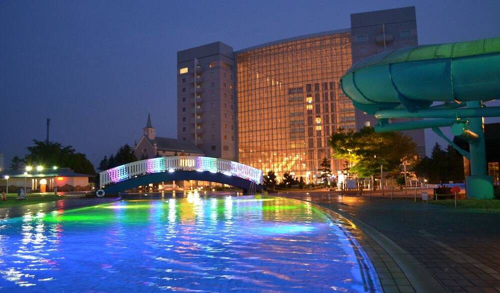 屋外ジャンボプール／夜 / 1