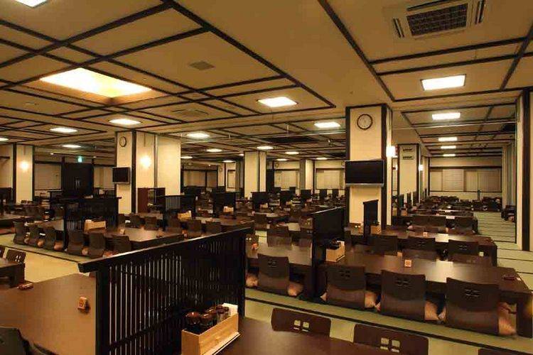 選ぶ楽しさがある
2つの食事処 / 4