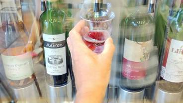 石和温泉駅観光案内所 / 2