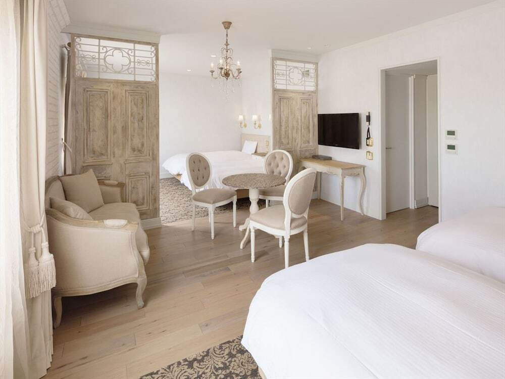 キュートorエレガント？2つのスイートルームにときめくホテル。4248008