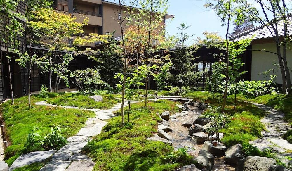 チェックアウト前に
風情あふれる中庭へ / 1