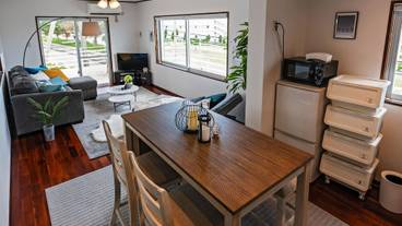 客室内のダイニングエリア / 11