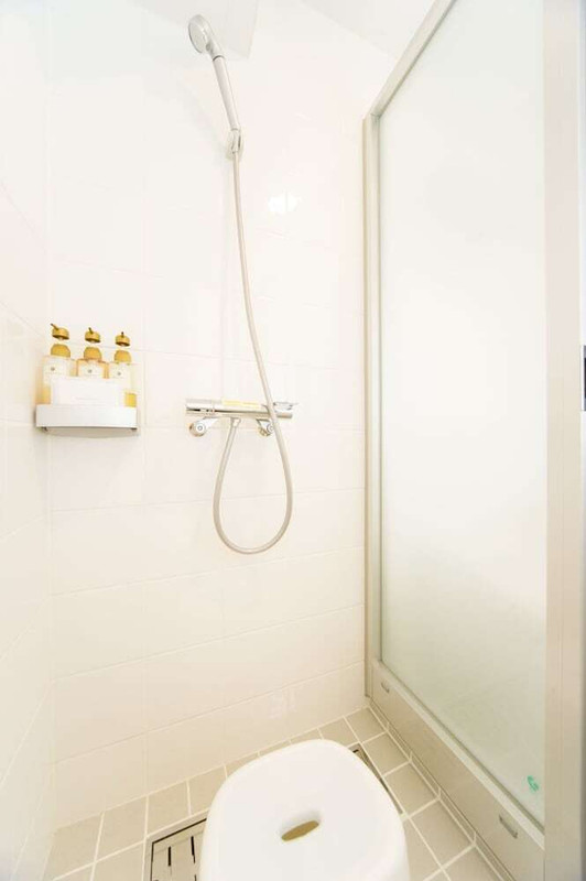 バスルームのシャワー