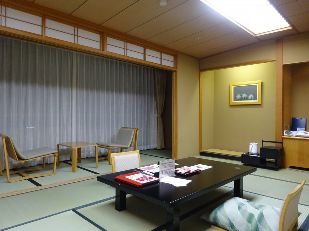 「花館」の和室です。角部屋で広かったです。