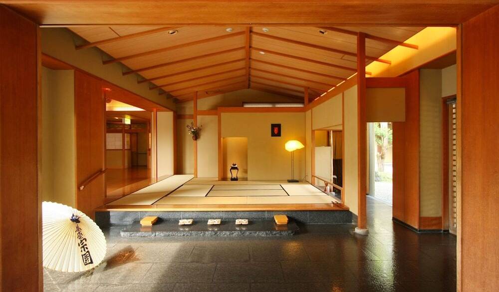 靴を脱いで上がります / 2