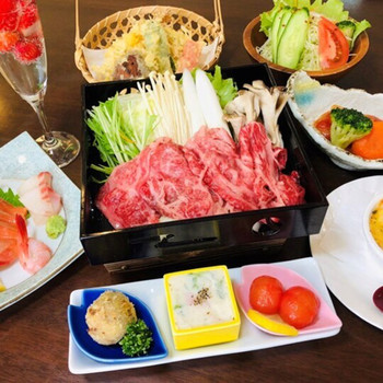 大自然に囲まれた温泉宿で、希少な和牛に舌鼓3648329