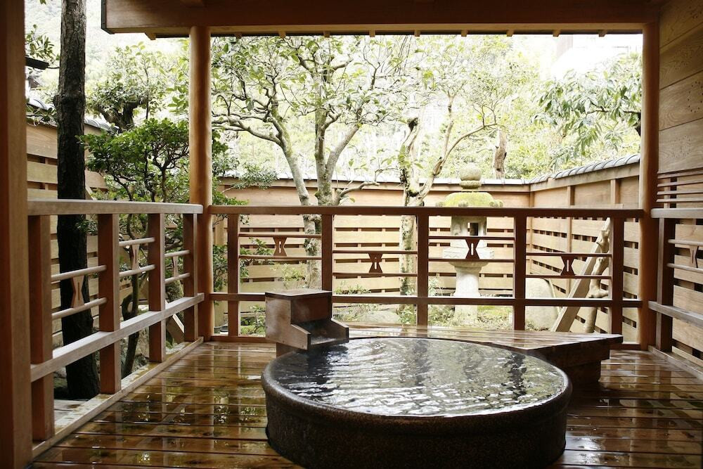 歴史を感じさせる和風建築の中で寛いで4019524