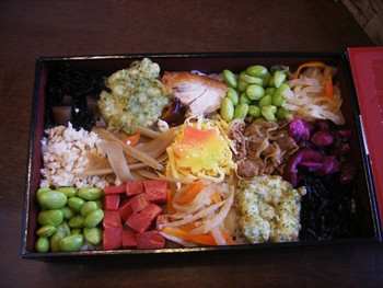 「花梓侘」料理 965606 開けると・・・具沢山！