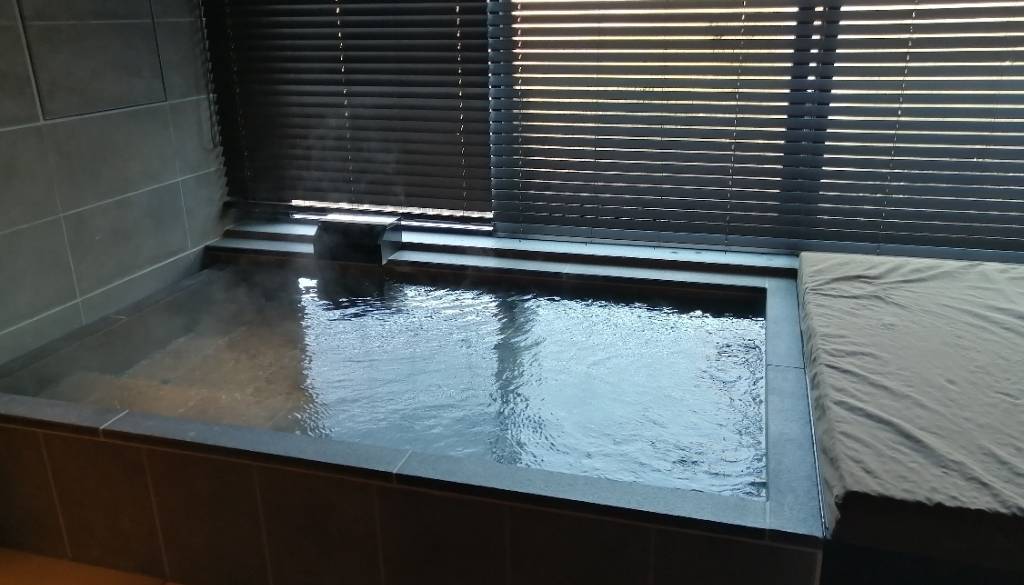 朝の目覚めに
客室風呂ですっきり / 4