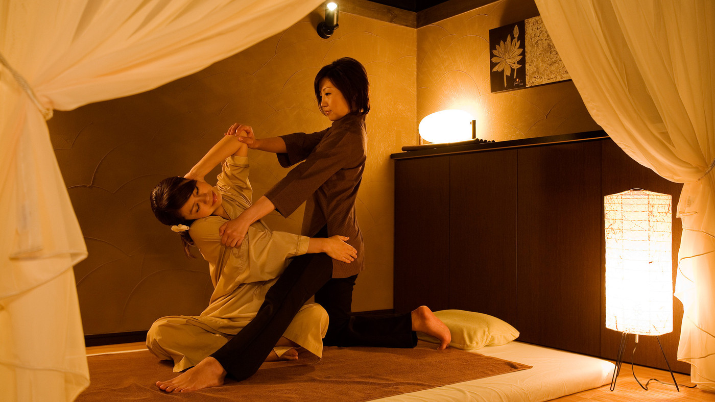 夕日に染まる海や朝日にきらめく海…。時間によって変わる絶景を2人占め4261957