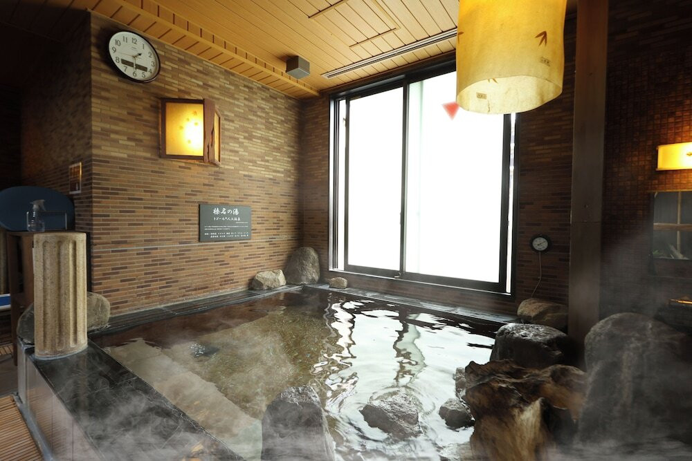 人工温泉・サウナと、色とりどりの朝食を楽しむホテル3978149