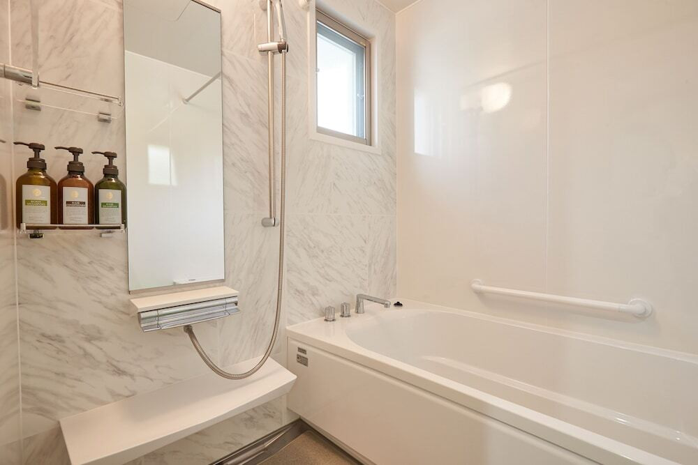 バスルームのシャワー