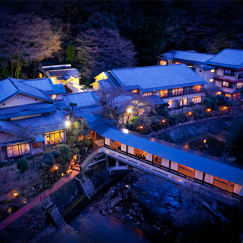 大自然を眺めて、自家源泉の金泉に癒される温泉旅館3954308