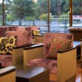 ロビーのソファ / 2