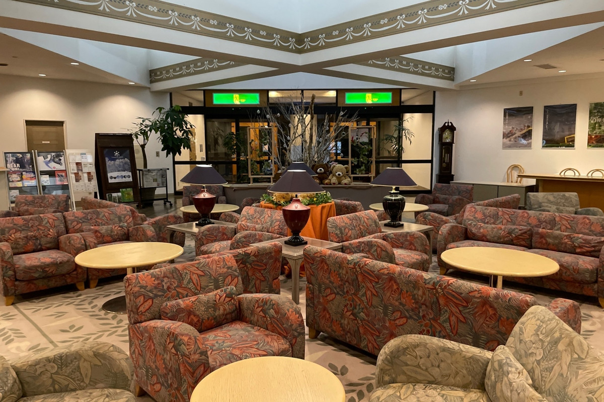 フロント付近のラウンジ