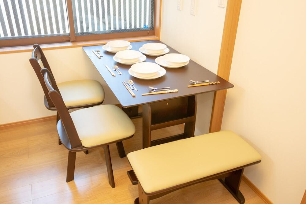 客室内のダイニングエリア