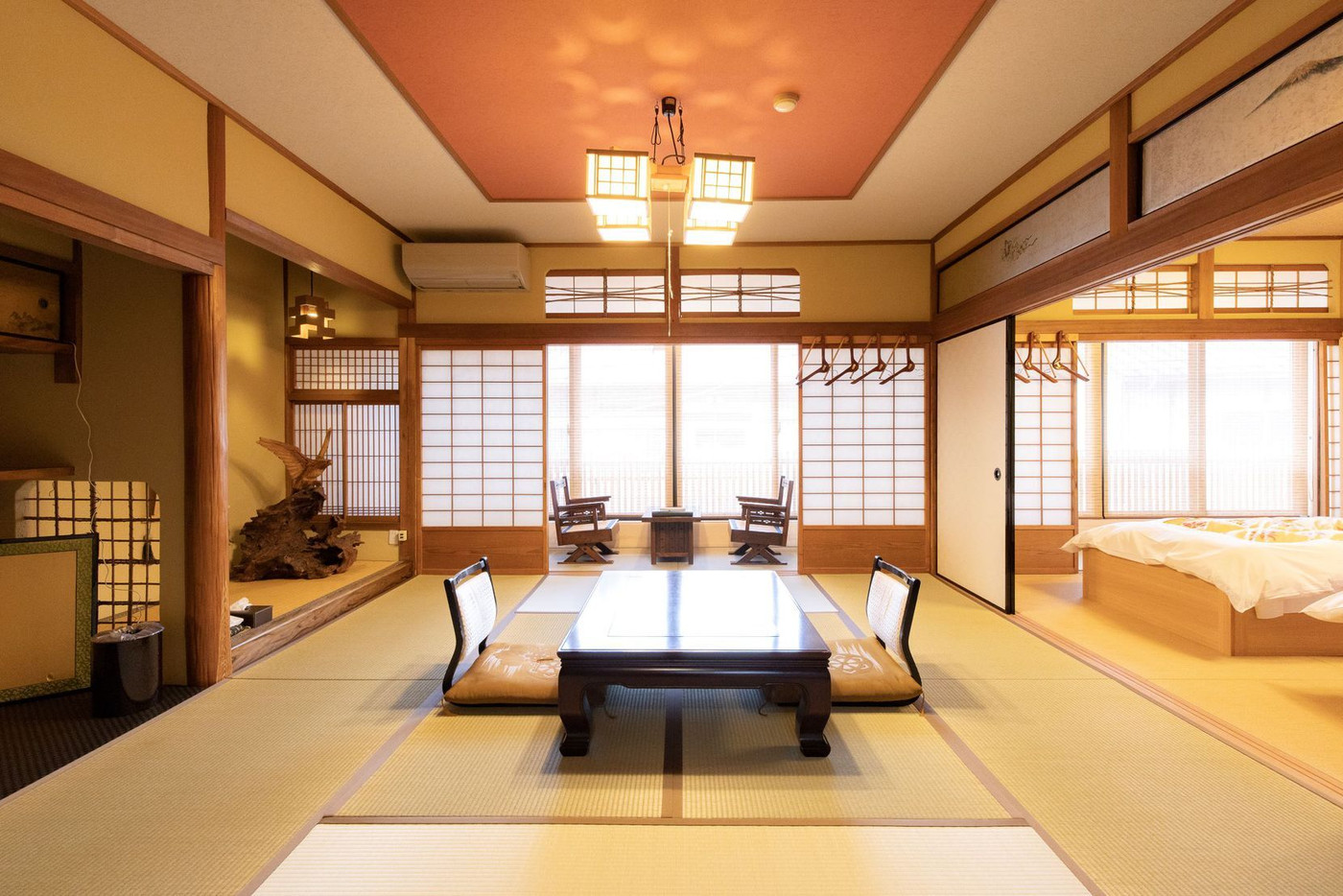 10. 山間の歴史ある洞川温泉に憩う「行者の宿 角甚」3564727