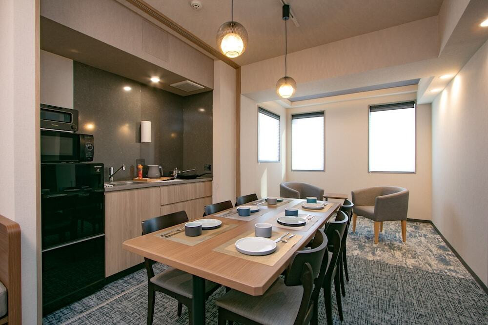 客室内のダイニングエリア