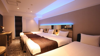 スーペリア トリプルルーム+ソファーベッド (洗い場つきバスルーム、トイレ仕切り)