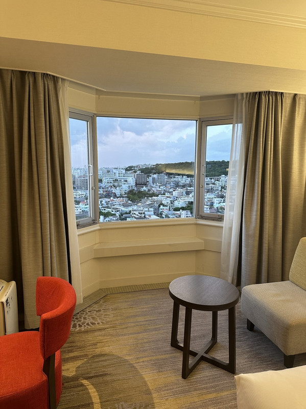 宿泊翌朝の窓からの景色