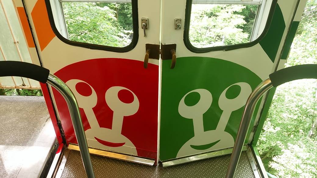専用ケーブルカーに乗り
本館でチェックイン / 3