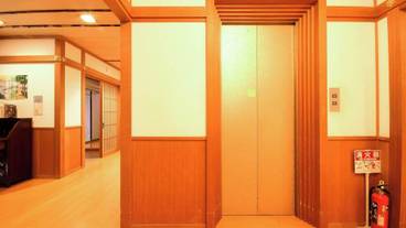 エレベーター / 1