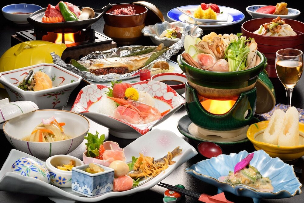 大浴場の樹齢100年の梁が迫力ある老舗旅館4023393