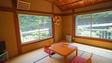 客室内のダイニングエリア / 33