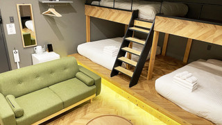 デラックストリプルルーム II ダブルベット3台 & ソファ1台 禁煙