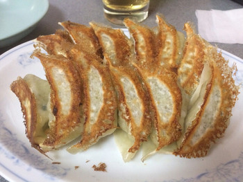 お好み焼きと人気を二分する「餃子」もおすすめ1302182