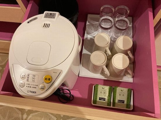 お茶はあるけどペットボトルのお水は無し。