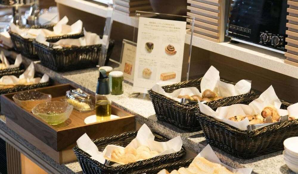 人気店のパンを
朝から食べ放題♪ / 1