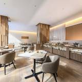 ホテル1階レストラン / 2