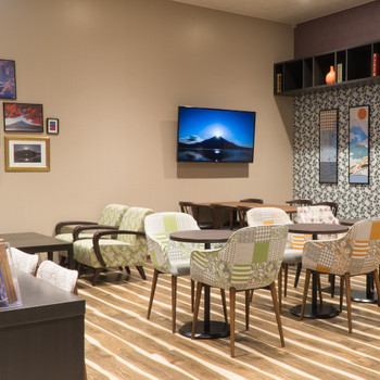 【魅力⑦】おしゃれなラウンジで友達とお喋りできる◎3695668