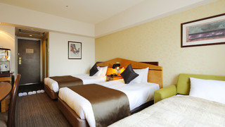 トリプルルーム禁煙（幅120センチのベッド2台、幅90センチのソファベッド1台）