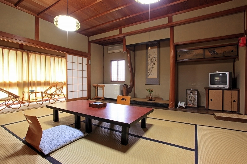 江戸時代から続く温泉宿で、夏芽×コウに思いをはせる…4091074