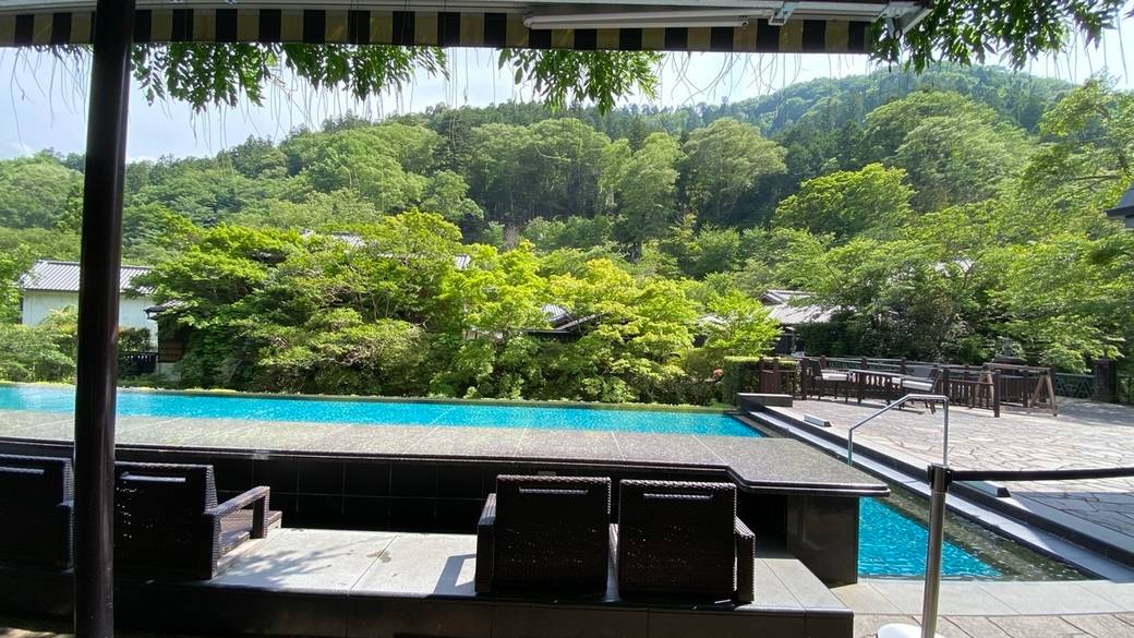 足湯カフェで
おいしいパンを / 1