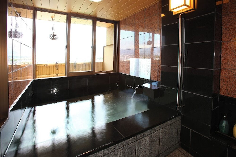 源泉掛け流しの美肌の湯と、多彩な料理が自慢の宿4010021