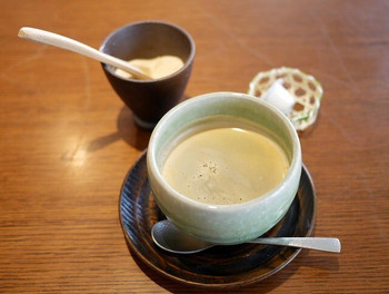 「神楽坂 茶寮 東京ドームシティミーツポート店」ドリンク 673141 食後のコーヒー。お点前の雰囲気。