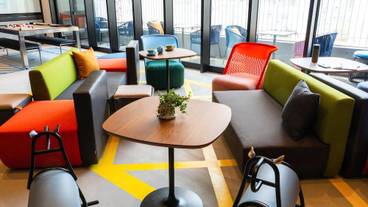 ロビー応接スペース / 4