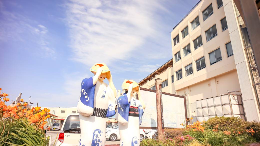 両津港ターミナル おけさ人形 / 1