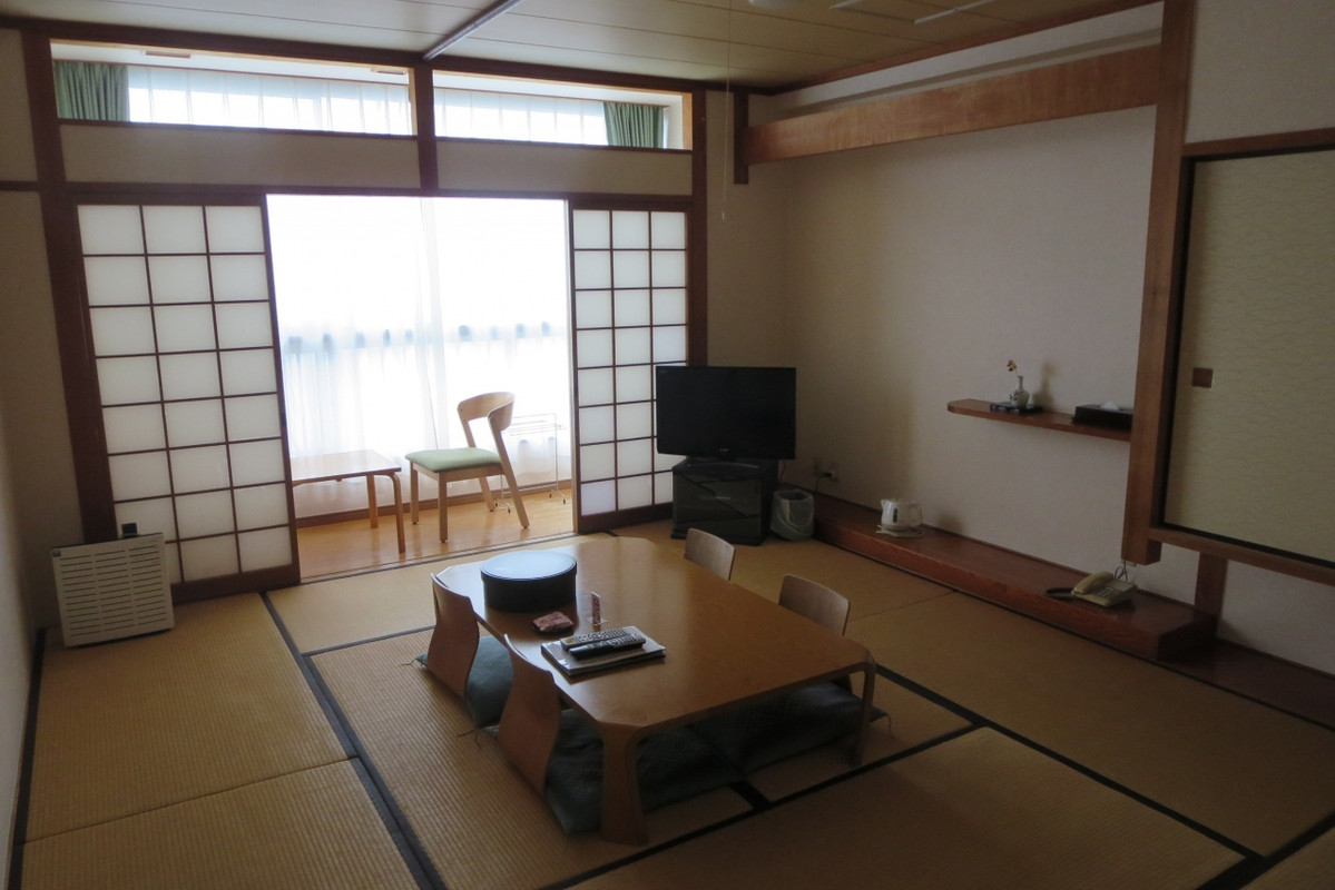 部屋は2階にある和室10畳です。有明海がすぐ眼の前にあります