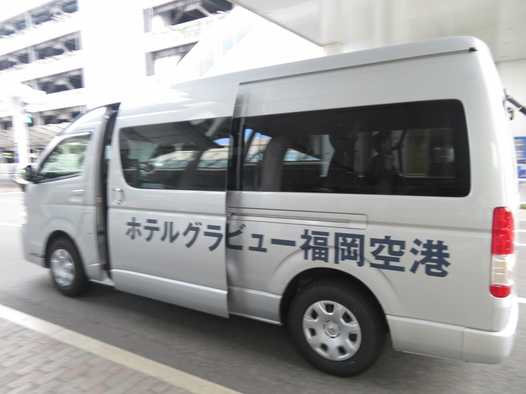 ホテルから福岡空港へ送ってくれた車