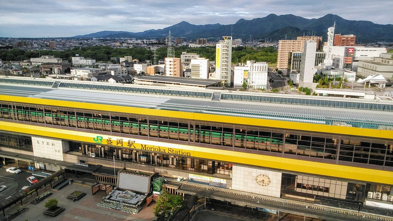 朝540分始発の新幹線が停車中