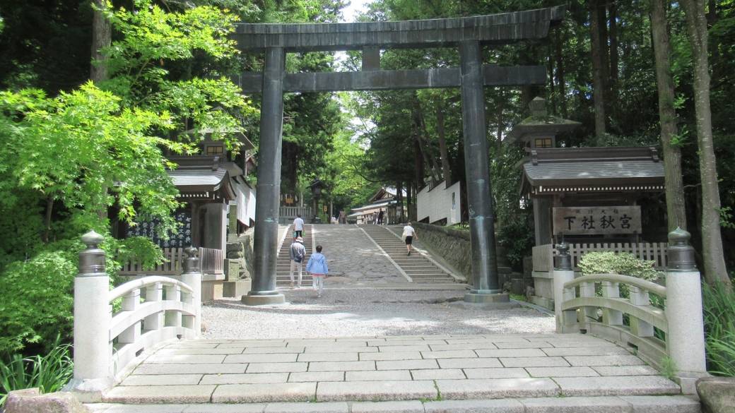 諏訪大社下社 秋宮 鳥居 / 3