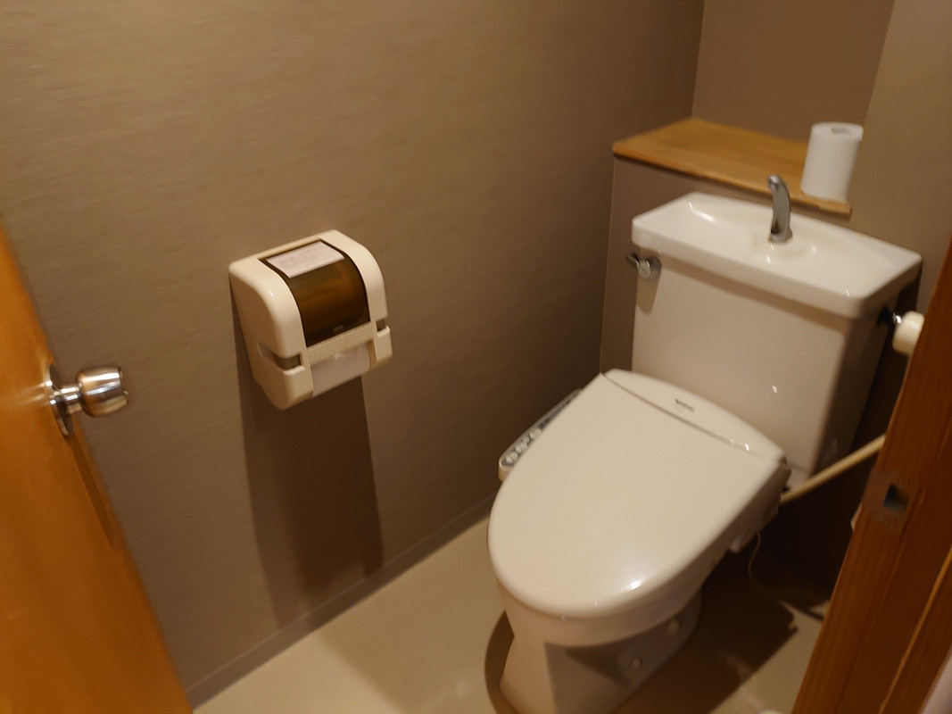 和室は客室とバスルームは完全分離です。