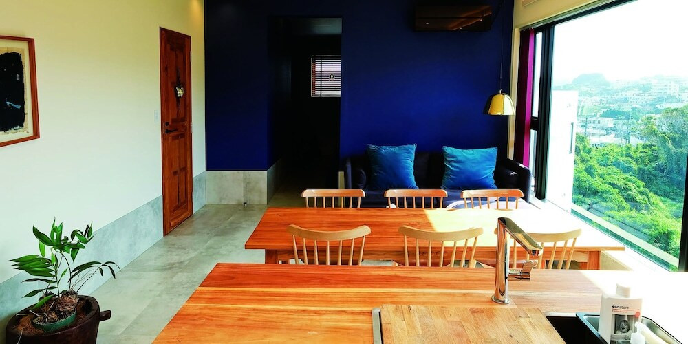 客室内のダイニングエリア