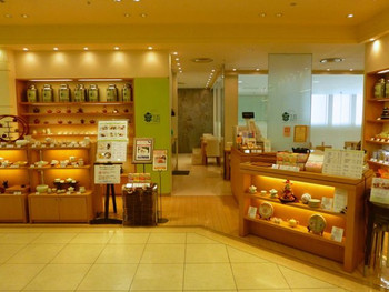「茶語 大丸札幌店」 外観 27778793 デパートの中のカフェ。店頭で販売、奥にはカフェスペースが。