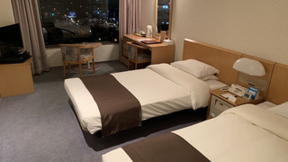 ツインルーム シングルベッド 2 台 喫煙可