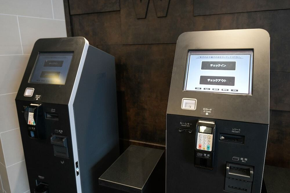 チェックイン / チェックアウト キオスク